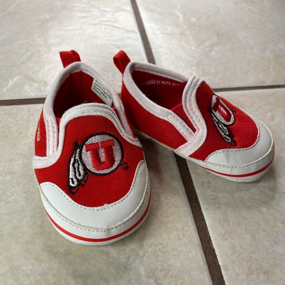Size 2 baby University of Utah pre walkers